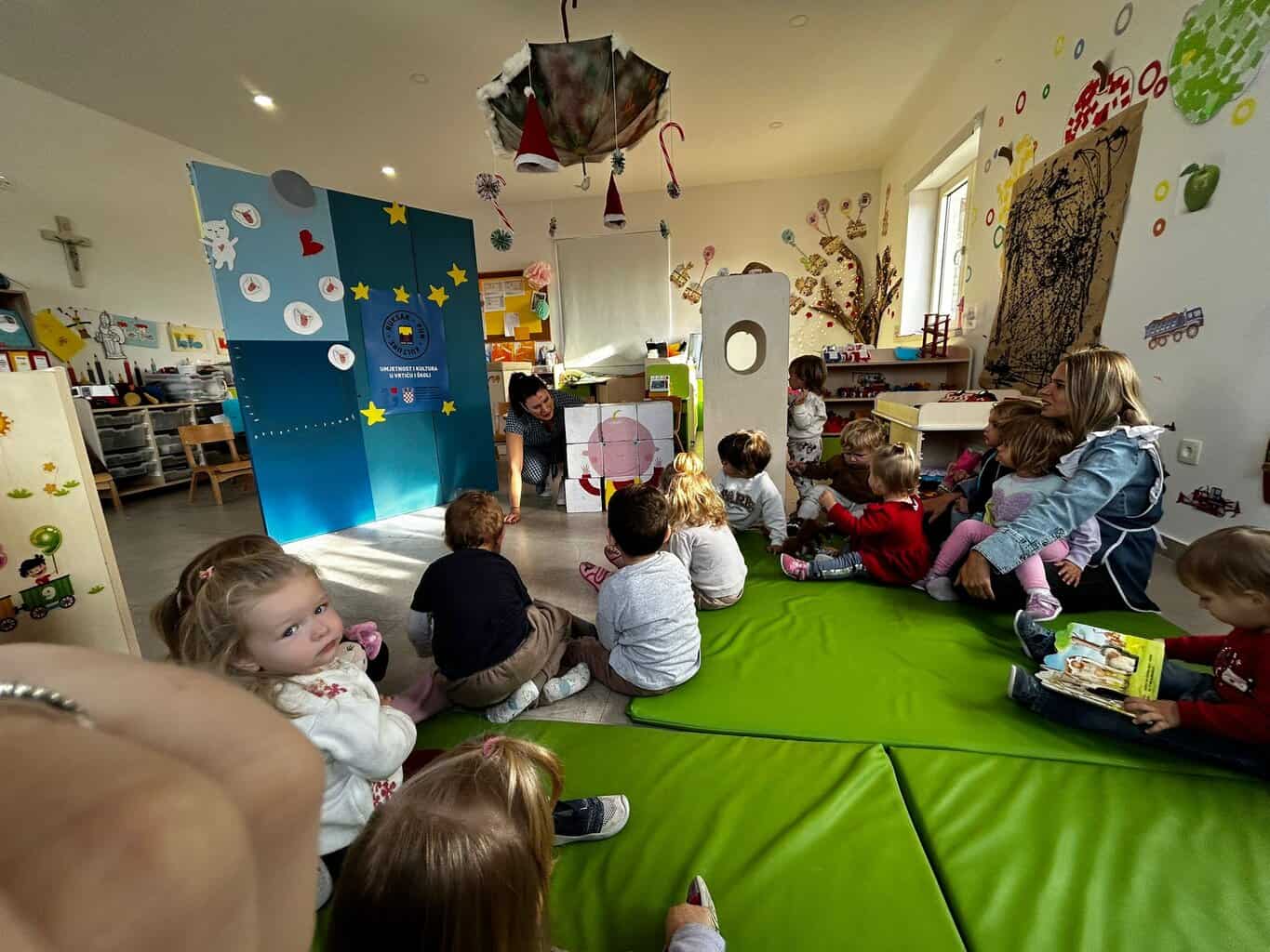 eaf8dda8-8456-47bf-b589-2952fd15e398